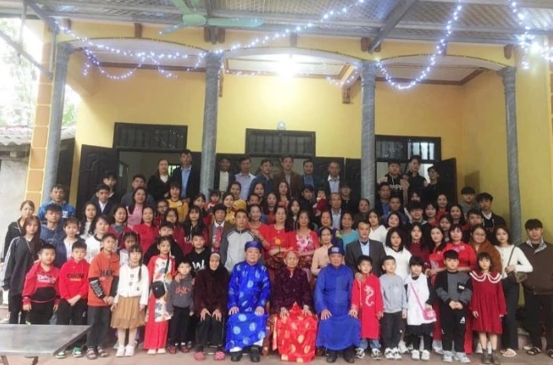 Đại gia đình Việt Nam có hơn 100 thành viên, mỗi dịp lễ Tết tiêu tốn gần 15 triệu tiền lì xì