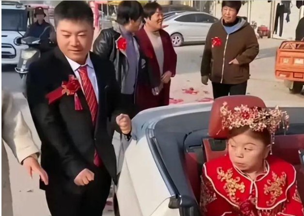 Lấy chồng trẻ 27 tuổi, cô dâu 59 tuổi đưa ra yêu cầu quá đáng trong đám cưới