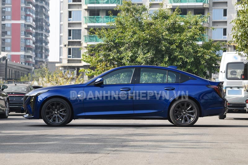 ‘Kẻ huỷ diệt’ Mercedes-Benz E-Class giảm giá xuống còn 717 triệu đồng