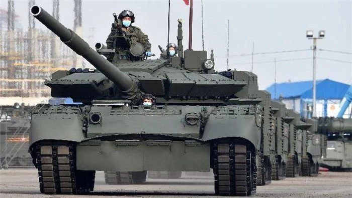 Tổng cục Tình báo Ukraine (GUR) cho rằng Quân đội Nga đã nhận được tổng cộng 770 xe tăng thuộc nhiều mẫu khác nhau trong hai năm qua, sau khi bắt đầu chiến dịch quân sự đặc biệt.