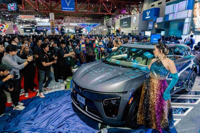 Truy&#x1EC1;n th&#xF4;ng Indonesia: &#x27;VinFast &#x111;&#x1ECB;nh h&#xEC;nh t&#x1B0;&#x1A1;ng lai giao th&#xF4;ng trong khu v&#x1EF1;c&#x27;