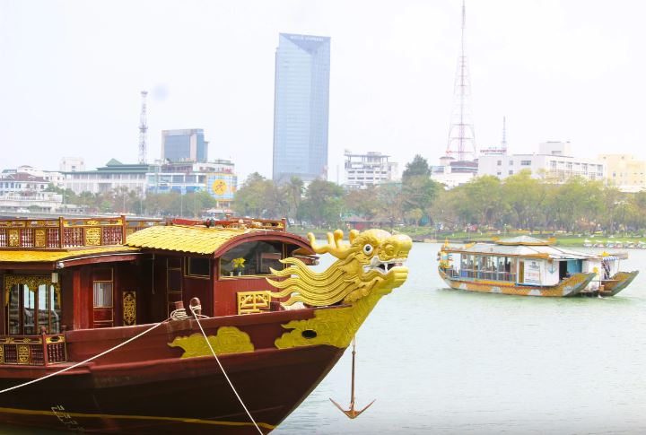 Ngắm rồng cả trên cạn lẫn dưới sông ở Cố đô Huế