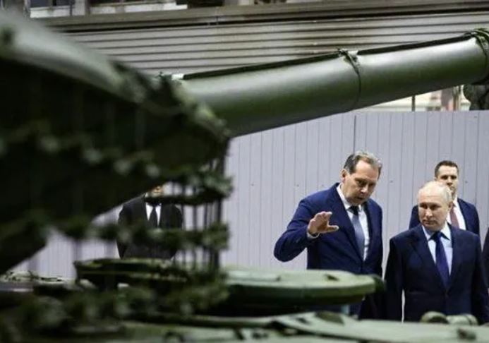 Tổng thống Putin thăm Nhà máy Uralvagonzavod, đích thân nhận lô xe tăng T-90M mới