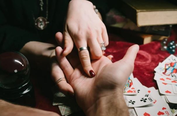 'Thị trường tâm linh' phủ đầy trên không gian mạng