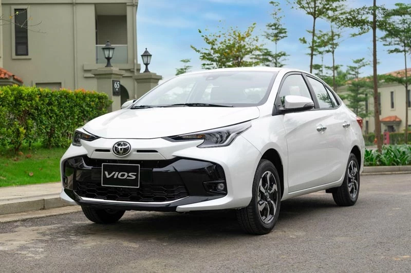 Toyota Vios tiếp tục bám đuổi Hyundai Accent.