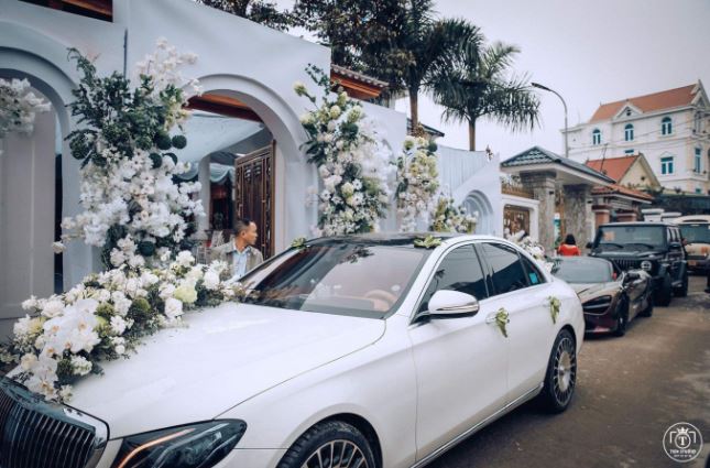 Đám cưới hot ở Diễn Châu, Nghệ An: dàn siêu xe trăm tỷ, vàng đựng trong túi bóng, thân thế cô dâu chú rể mới "đáng nể"