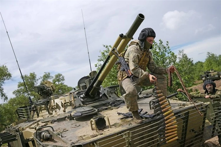 Đạn 30 mm của BMP-3 dễ dàng xuyên giáp xe chiến đấu bộ binh Bradley