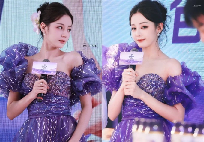 Người đẹp xuất hiện lộng lẫy, ngọt ngào như 1 nàng công chúa trong mẫu đầm tím bồng bềnh, điệu đà. Mỹ nhân Tân Cương lựa chọn kiểu tóc búi, cài hoa 1 bên kết hợp với lớp make-up tone cam nhẹ nhàng để diện mạo thêm phần nữ tính, yêu kiều. Visual của Nhiệt Ba tại sự kiện này vào thẳng top 10 hot search Weibo. Trên mạng xã hội, nữ diễn viên được netizen khen đẹp như công chúa xé truyện bước ra