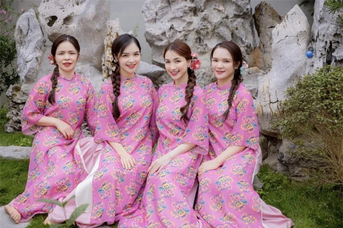 3 chị lớn của Hòa Minzy xuất hiện rạng rỡ trong chiếc áo dài truyền thống