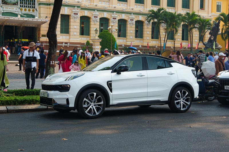 Lynk & Co 05 có ưu điểm gì để cạnh tranh với Peugeot 408?