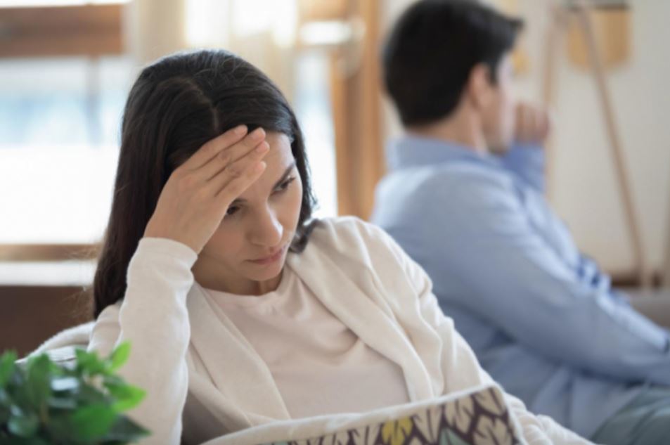 Biết lý do chồng đột nhiên cư xử tốt, yêu thương vợ mà tôi cay đắng, chỉ muốn ly hôn gấp