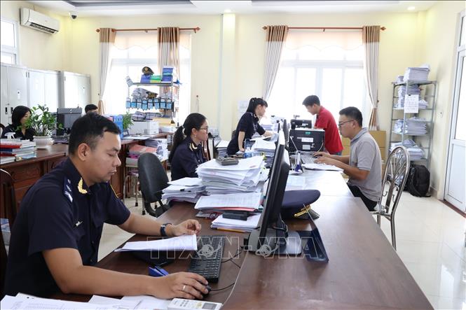 Hải quan tạo thuận lợi để hàng hóa xuất khẩu không bị ùn ứ