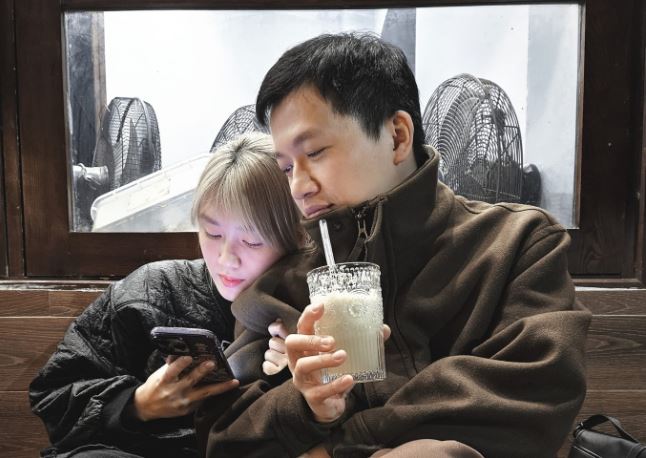 MC nổi tiếng tuyên bố giá chạy show từng thẳng thắn nói về tiền trong hôn nhân, "cảm thấy không cho vợ được những thứ như người ta"