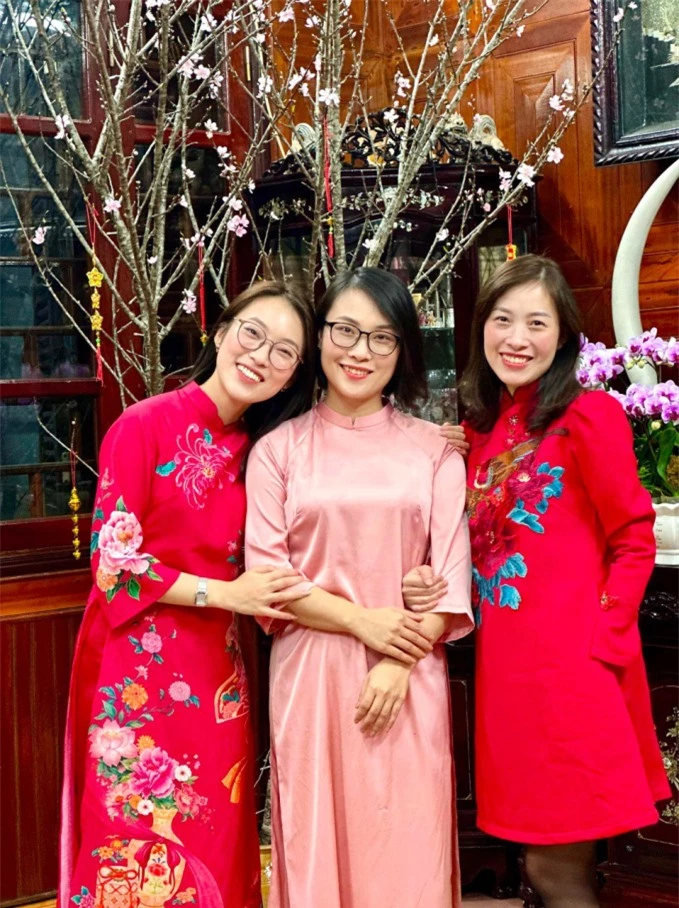 Khánh Vy - Cẩm Tú - Hà Phương (từ trái qua phải)
