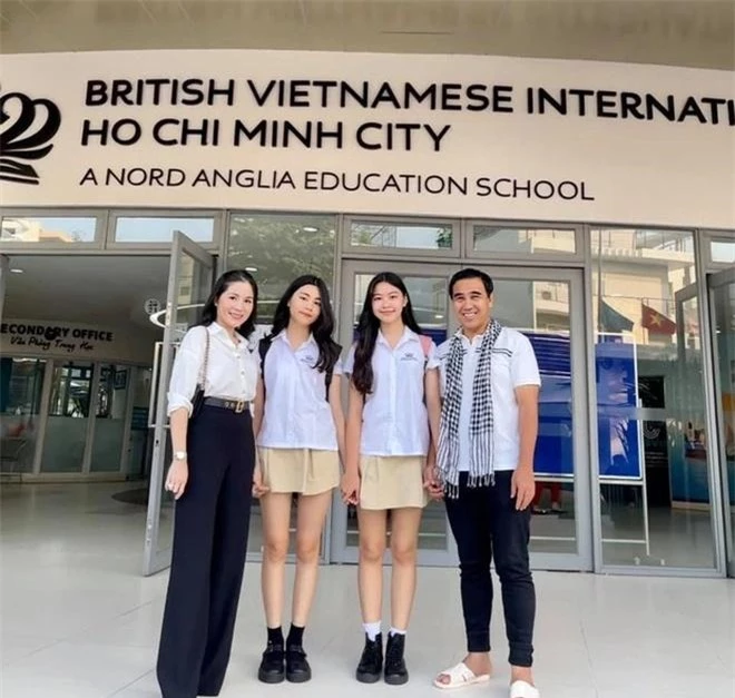 Lọ Lem và Hạt Dẻ hiện đang học tại trường Quốc tế Anh Việt