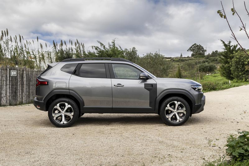 ‘Kẻ huỷ diệt’ Toyota Corolla Cross với ngoại hình hầm hố, động cơ hybrid, giá gần 480 triệu đồng