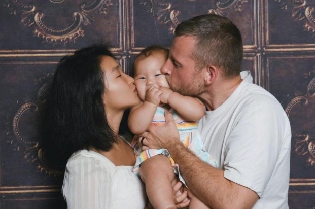 Khao khát lấy chồng ngoại quốc, 9X suýt ngất khi biết lai lịch của anh chồng người Mỹ