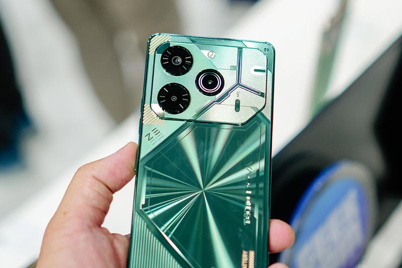 Smartphone gaming hỗ trợ chống nước, RAM 12 GB, sạc 70W, giá hơn 5 triệu đồng