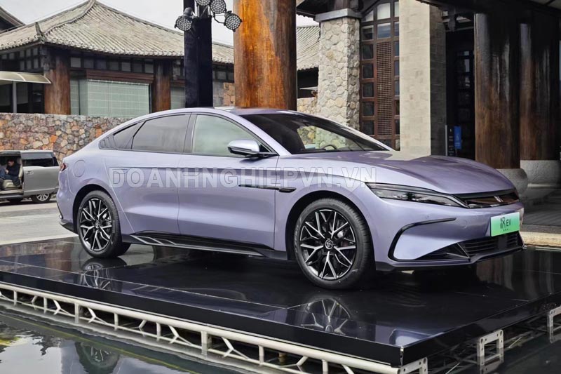 Xe sedan lớn hơn Toyota Camry, nội thất sang chảnh, công suất 579 mã lực, siêu tiết kiệm xăng, giá từ 554 triệu đồng