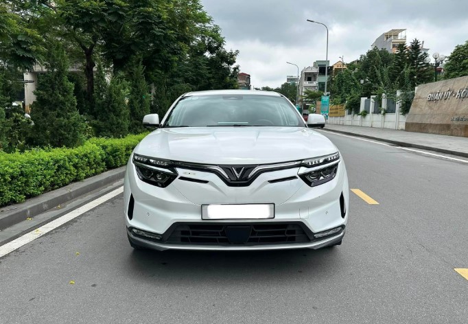 VinFast VF 8 chạy lướt 20.000 km lên sàn xe cũ với mức giá rẻ bất ngờ