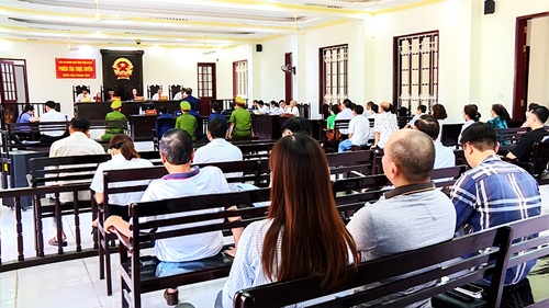 Nhóm cựu cán bộ ngân hàng Agribank Vĩnh Long lãnh án gần 30 năm tù 