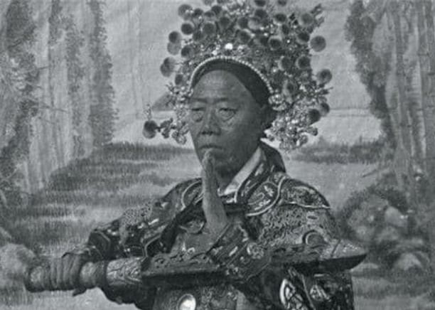 Mộ của Lý Liên Anh được tìm thấy ở Bắc Kinh, sau khi mở quan tài bên trong sao chỉ còn mỗi chiếc đầu lâu?