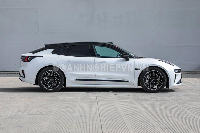 Xe điện công suất 789 mã lực, phạm vi hoạt động 750 km/lần sạc, giá gần 880 triệu đồng