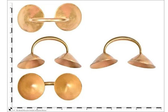 Khai quật được chiếc kẹp bằng vàng hơn 3.000 năm tuổi