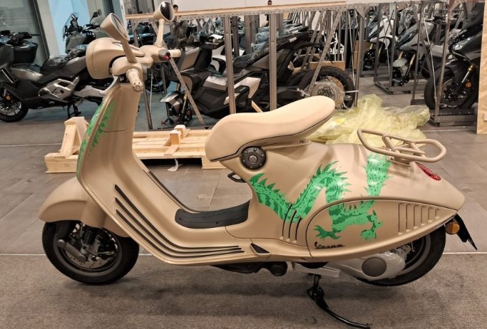Chiêm ngưỡng Vespa 946 Dragon đầu tiên tại Việt Nam, giá dự kiến không dưới 2 tỷ đồng
