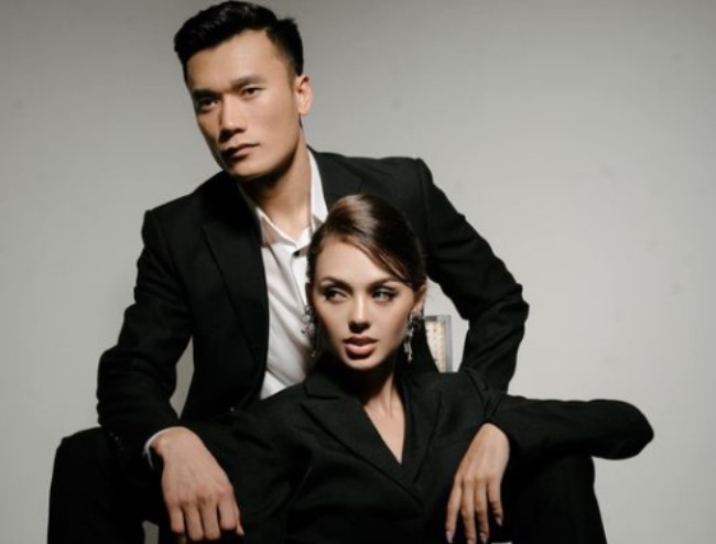 Vợ ngoan xinh yêu chân dài quyến rũ của Bùi Tiến Dũng đăng gì trên facebook chồng mà dân tình khen "1000 điểm EQ"?