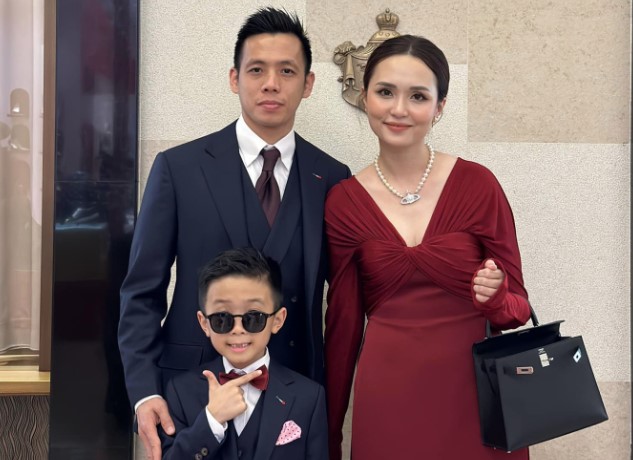 Ái nữ nhà cựu Chủ tịch CLB Sài Gòn bụng bầu vượt mặt vẫn bảo vệ chồng khi bị anti-fan nói giành quả bóng vàng nhờ bố vợ