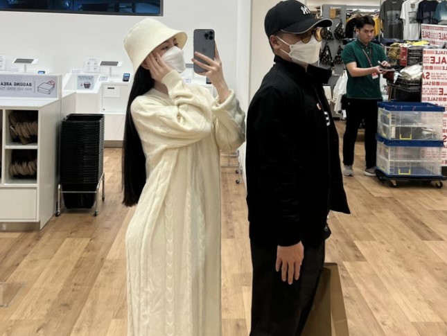 Quang Hải tay trong tay cùng Chu Thanh Huyền đi shopping trước thềm đám cưới, vóc dáng nàng WAG gây chú ý giữa tin đồn "có tin vui"