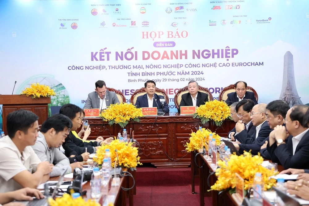 Quang cảnh buổi họp báo cung cấp thông tin về “Diễn đàn kết nối doanh nghiệp công nghiệp, thương mại, nông nghiệp công nghệ cao EuroCham - Bình Phước năm 2024”.