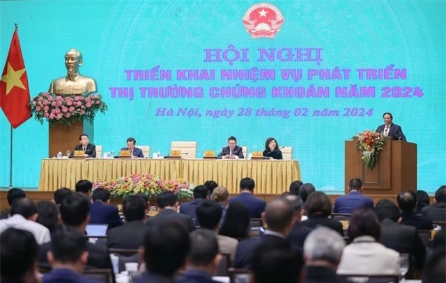 Thủ tướng yêu cầu khẩn trương nâng hạng thị trường chứng khoán Việt Nam - Ảnh 1.
