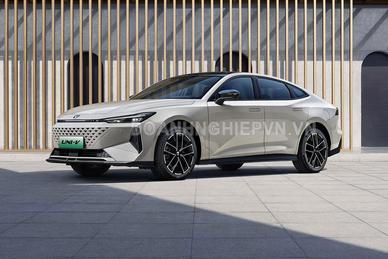 Đối thủ siêu tiết kiệm xăng của Kia K3, Hyundai Elantra chốt giá từ 356 triệu đồng