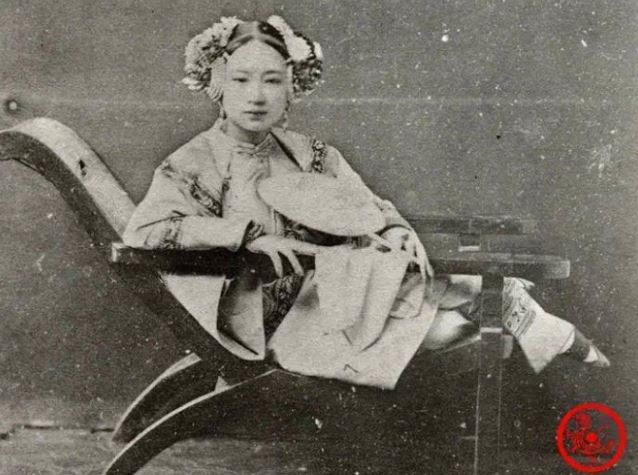 Loạt ảnh hiếm thời nhà Thanh hơn 100 năm: Người dân nhổ răng giữa đường, đệ nhất kỹ nữ gây bất ngờ!