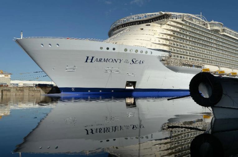 Tại sao tàu du lịch lớn nhất thế giới được mệnh danh là 'người khổng lồ ô nhiễm'?
