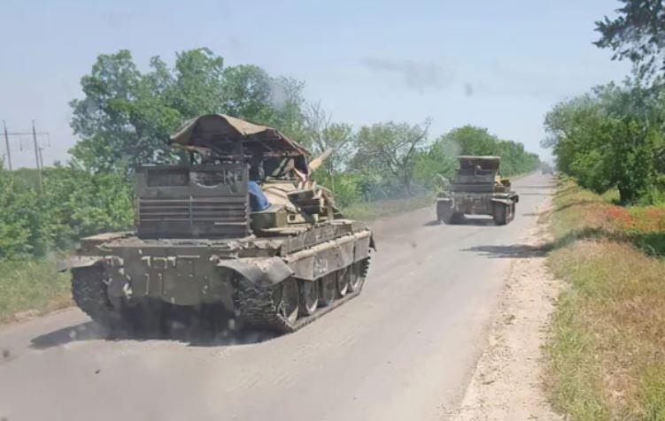 Nga bắt đầu sử dụng hàng loạt 'xe tăng đồ cổ' làm mũi nhọn tấn công