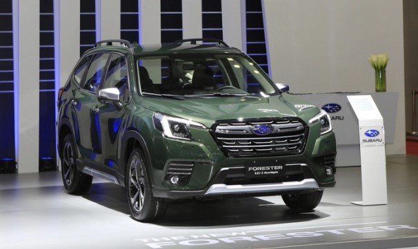 Ôtô giảm giá mạnh, người mua vẫn thờ ơ