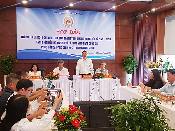 Chủ tịch UBND tỉnh Quảng Nam Lê Trí Thanh phát biểu tại buổi họp báo chiều ngày 1/3.