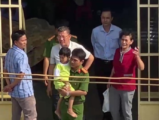 Tiền Giang: Giải cứu thành công 2 cháu bé bị đối tượng 'ngáo đá' khống chế