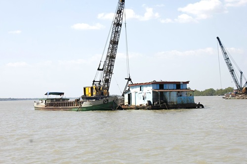 Vĩnh Long: Tăng cường kiểm tra, xử lý vi phạm trong hoạt động thác cát sông