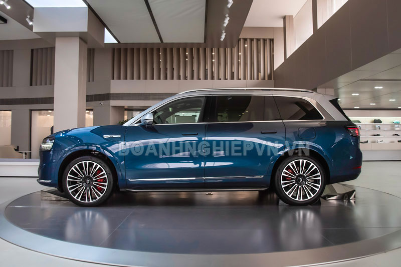 Xe gầm cao dài hơn 5,2 mét, công suất 496 mã lực, tiêu thụ chỉ 0,95 lít xăng/100 km, giá ‘mềm’, bán được 50.000 chiếc sau 62 ngày