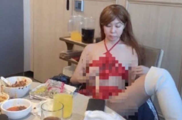 Nữ streamer thực hiện loạt hành động "khó nói" trong quán lẩu, bão 1 sao lập tức đổ bộ