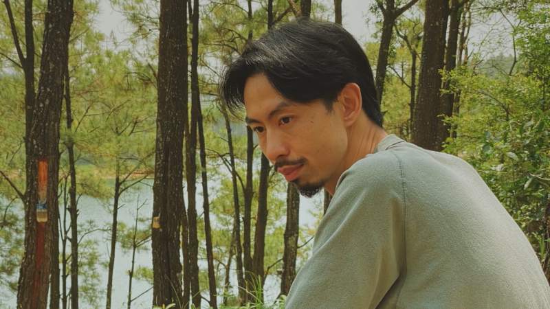 &#x110;en tung teaser MV Nh&#x1EA1;c C&#x1EE7;a R&#x1EEB;ng, b&#x1ED3;i h&#x1ED3;i khi giai &#x111;i&#x1EC7;u tu&#x1ED5;i th&#x1A1; trong s&#xE1;ch gi&#xE1;o khoa &#x111;&#x1B0;&#x1EE3;c c&#x1EA5;t l&#xEA;n