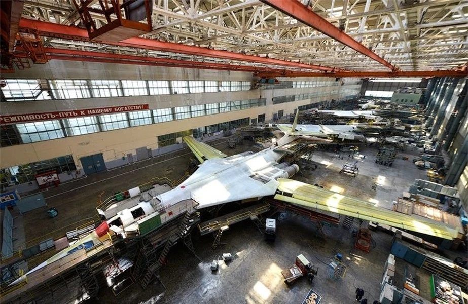 Bên cạnh đó ở cấp độ chính thức, có tuyên bố về việc Nhà máy hàng không Kazan chỉ đang chuẩn bị cho việc bắt đầu sản xuất hàng loạt oanh tạc cơ Tu-160M.