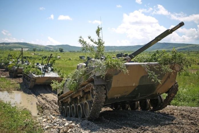 Pháo 2A72 của xe chiến đấu bộ binh BMP-3 dễ dàng xuyên thủng giáp M2 Bradley