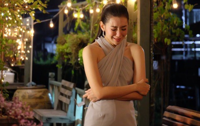 Biết mặt bạn trai của em gái, tôi rối trí hoảng hốt vì lo sợ bí mật 10 năm về trước bị bại lộ