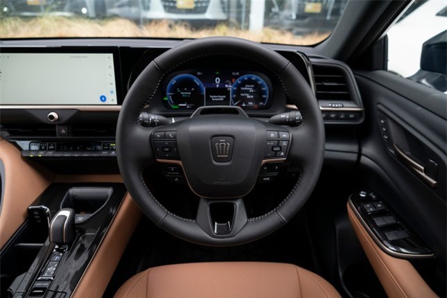 Toyota Crown Sport SUV giá hơn 2,5 tỷ đồng tại Thái Lan ảnh 7