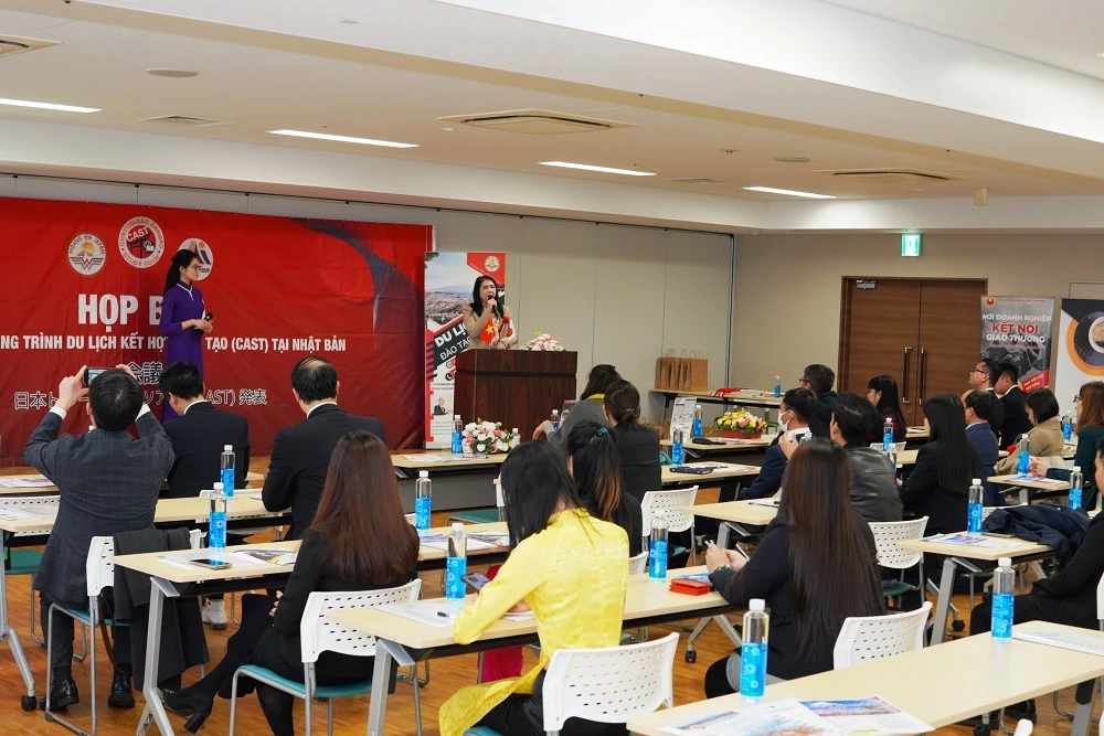 Các đại biểu chia sẻ đánh giá về triển vọng phát triển của chương trình du lịch kết hợp đào tạo tại Nhật Bản.